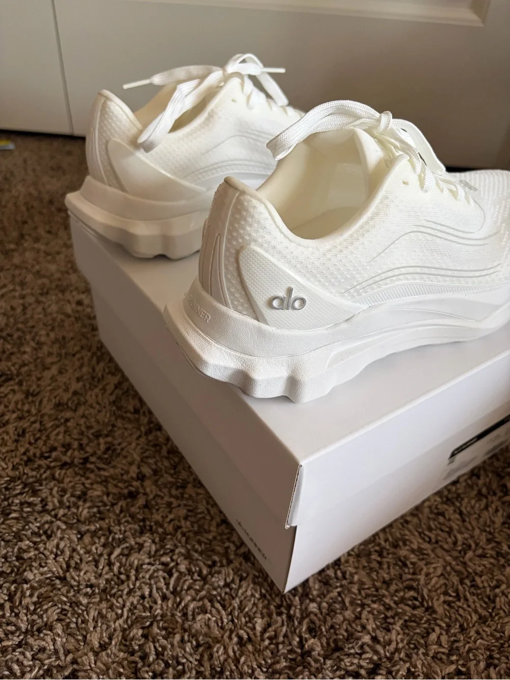 ALO Yoga sleek white